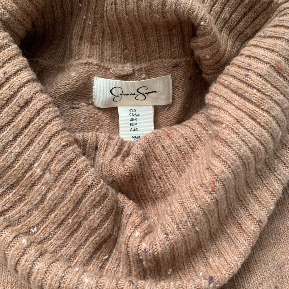 Jessica Simpson sweater